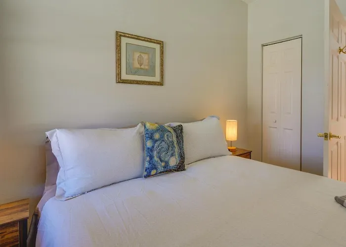 Apartment Vacation W/ Pool Access & Courtyard!
