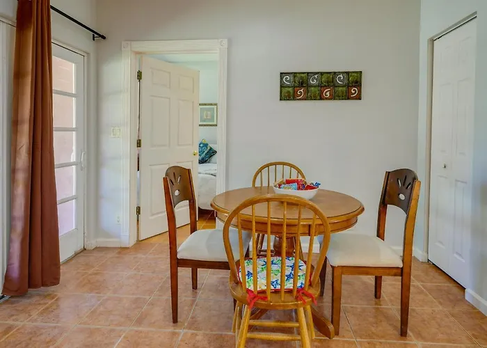 Vacation W/ Pool Access & Courtyard! *