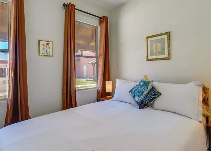 Vacation W/ Pool Access & Courtyard! *