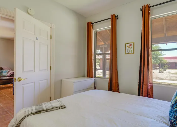 Vacation W/ Pool Access & Courtyard! Apartment *