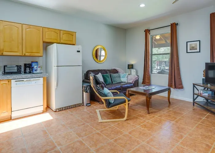 Vacation W/ Pool Access & Courtyard! * Eloy