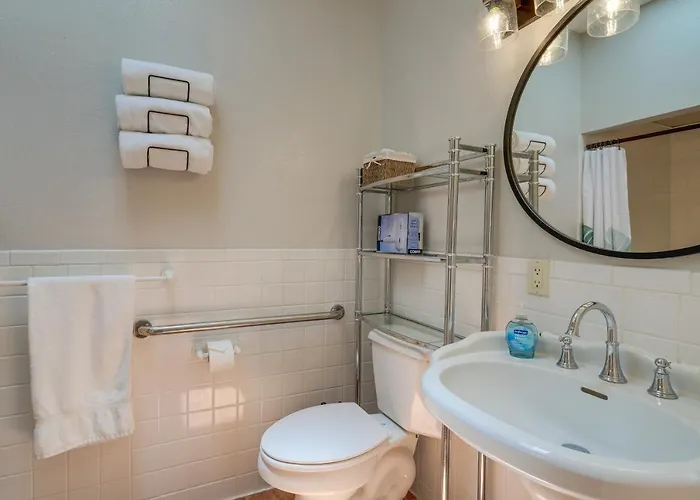Vacation W/ Pool Access & Courtyard! * Eloy