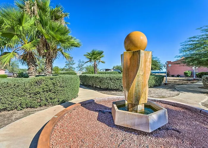 Vacation W/ Pool Access & Courtyard! Apartment *
