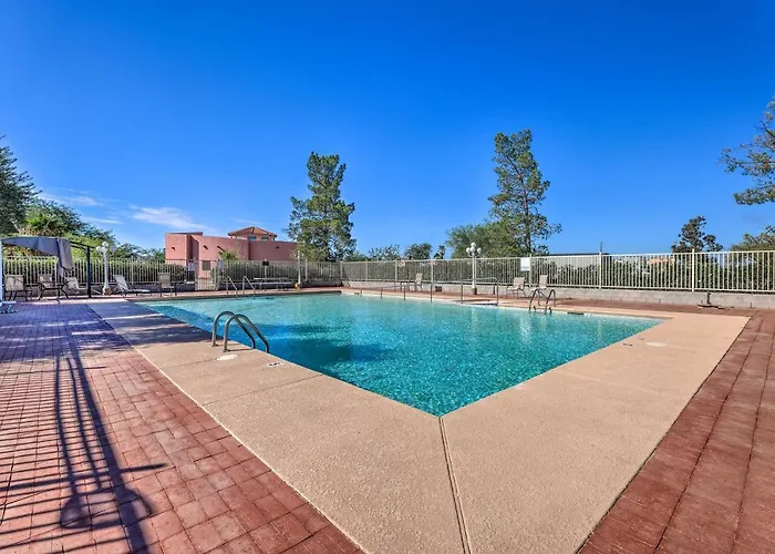Vacation W/ Pool Access & Courtyard! Apartment *