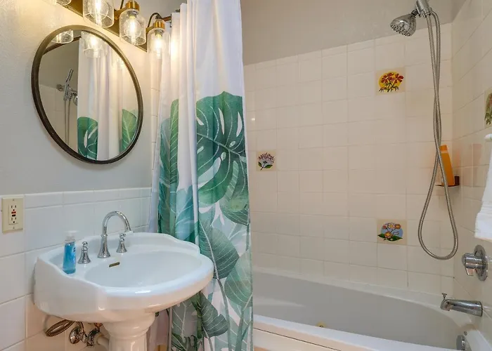 Apartment Vacation W/ Pool Access & Courtyard! Eloy