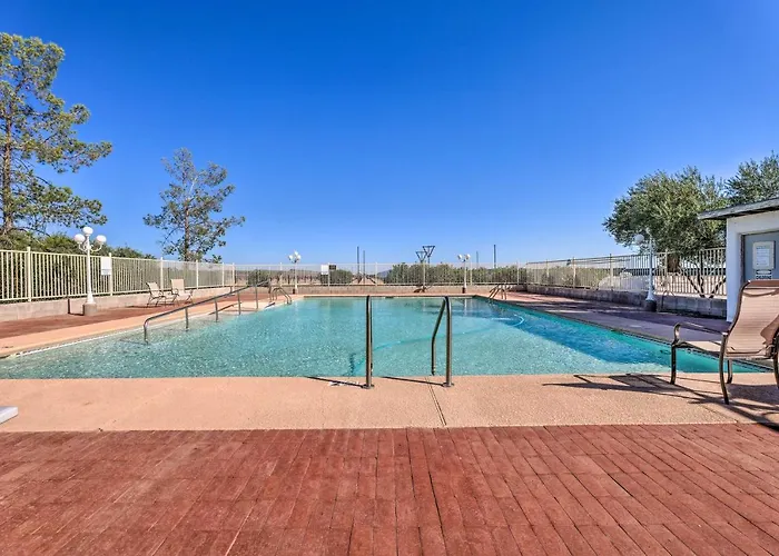 Vacation W/ Pool Access & Courtyard! Apartment Eloy