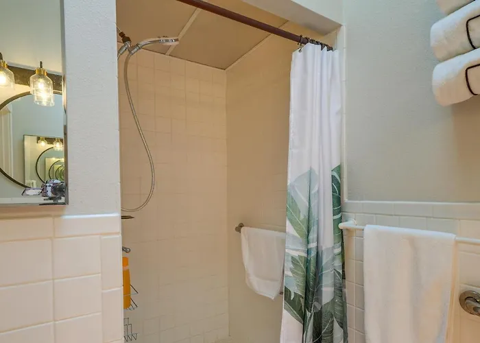 Apartment Vacation W/ Pool Access & Courtyard!
