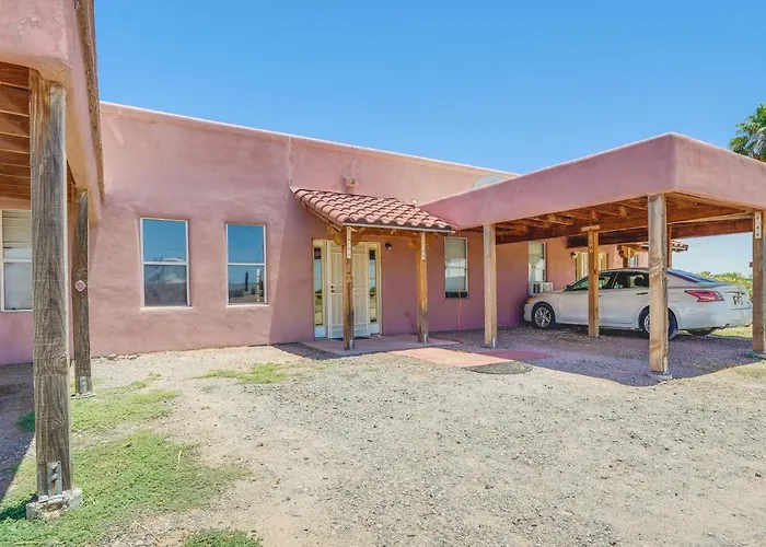 Vacation W/ Pool Access & Courtyard! Apartment Eloy