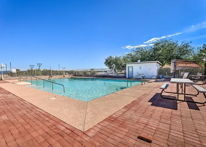 Vacation W/ Pool Access & Courtyard! * Eloy